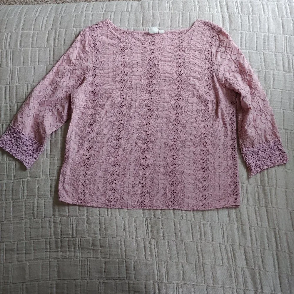 GAP eyelet top with 3/4-length sleeves (size S) - Picture 2 of 6